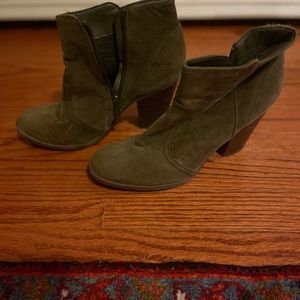 Olive Breckelle’s Booties 8.5